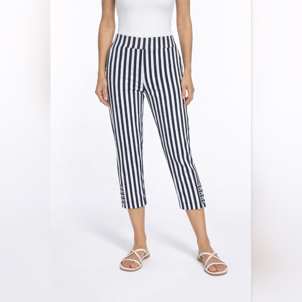 Attyre Gray & White Striped Pull-On, Flat Front Embellished Capris sz.10 #1398